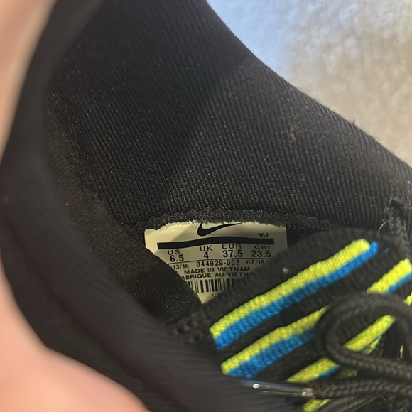 Nike Roshe Two Flyknit - Picture 6 of 7